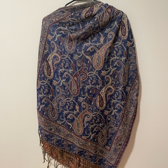 Tapestry Paisley Patterned Shawl/Poncho O/S - Picture 4 of 6